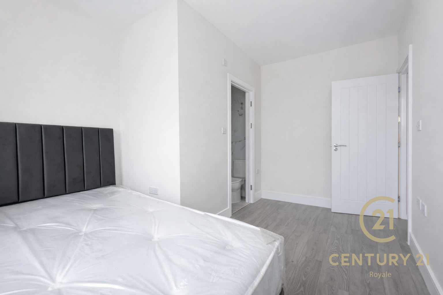 Flat Surbiton Road in Greater London