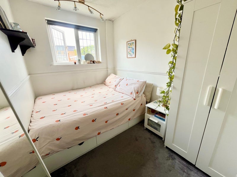 Room Carlile Close in Greater London
