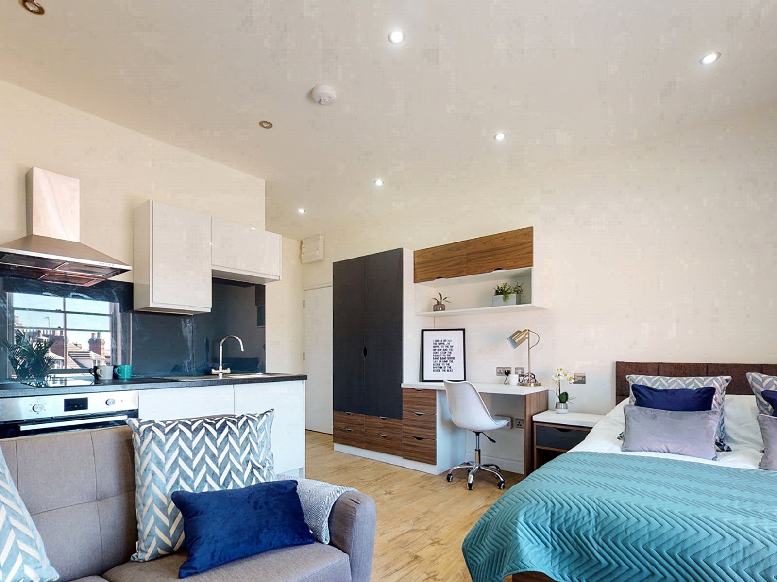 Flat Clarendon Road in Leeds
