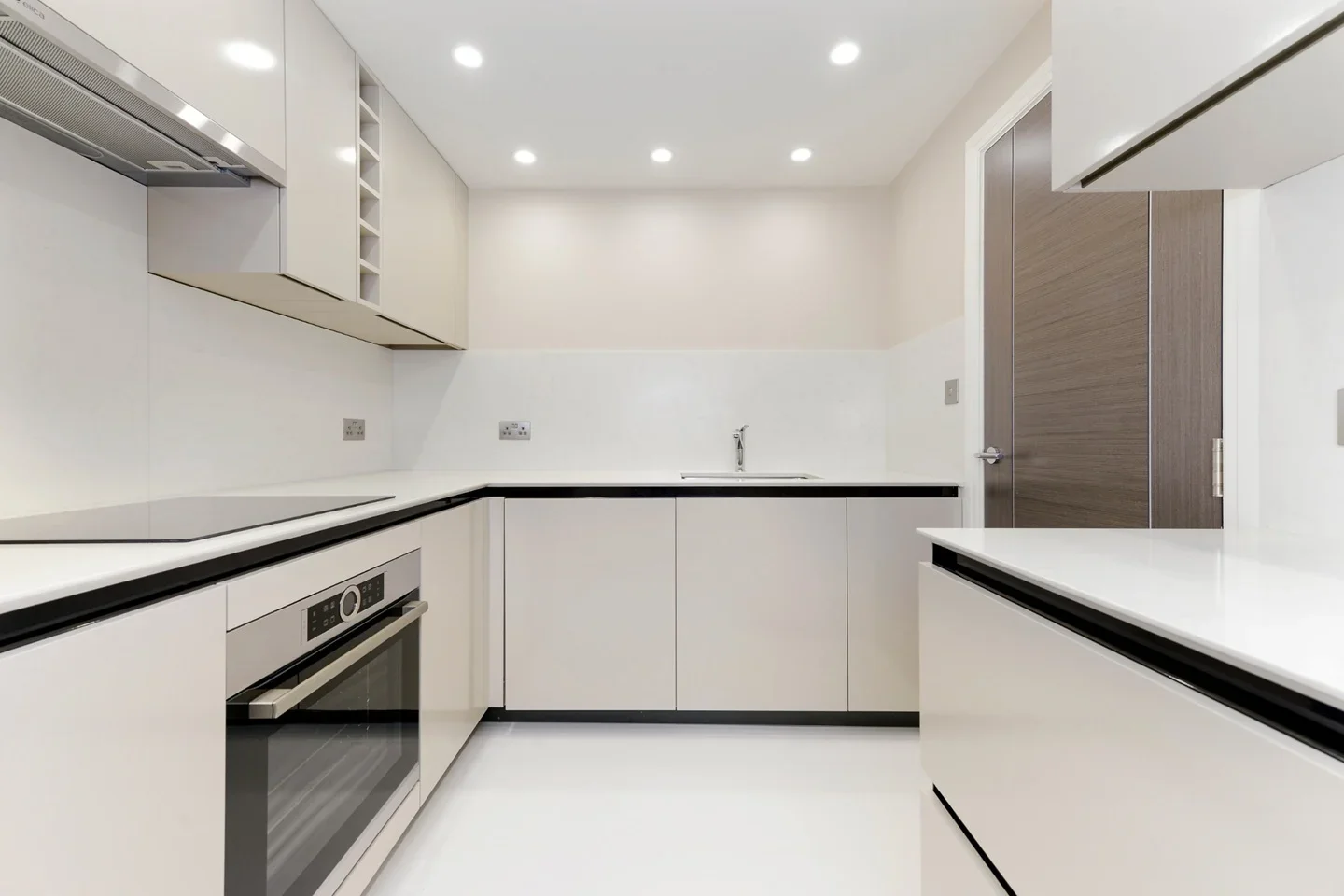 Flat Finchley Road in Greater London
