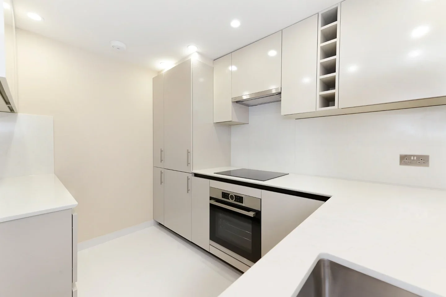 Flat Finchley Road in Greater London
