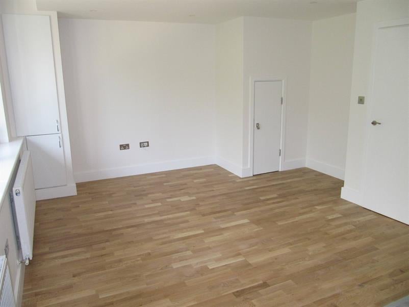 Flat Ridge Way in Richings Park