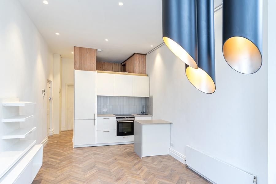 Flat Elder Road in Greater London