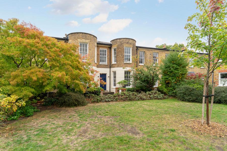 Flat Elder Road in Greater London