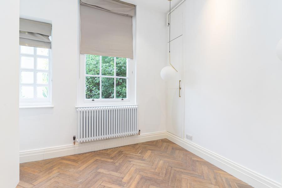 Flat Elder Road in Greater London