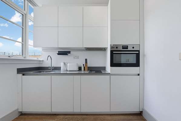 Flat Commercial Road in Greater London