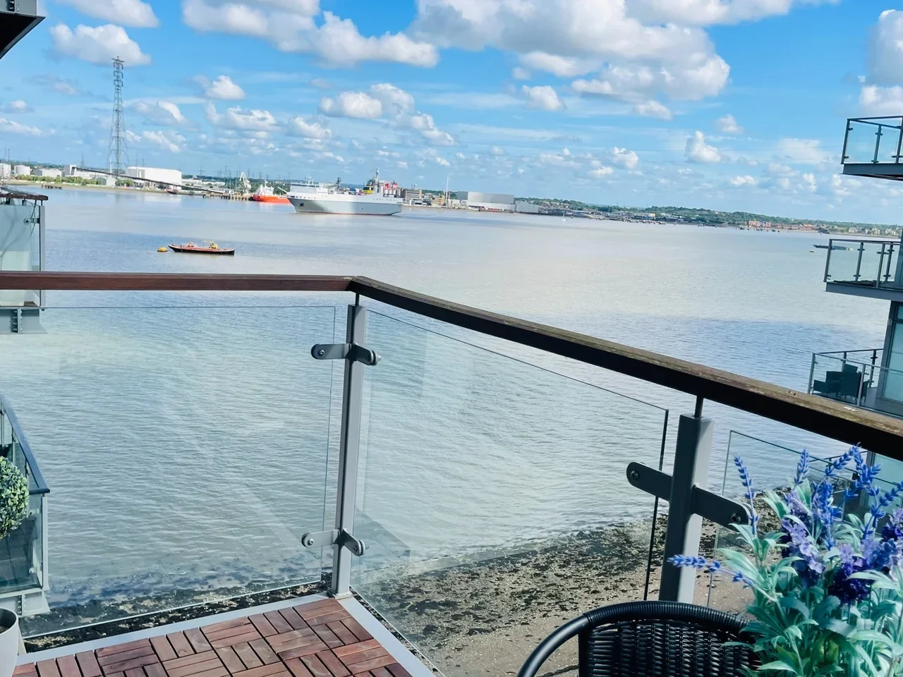 Flat Clovelly Place in Dartford