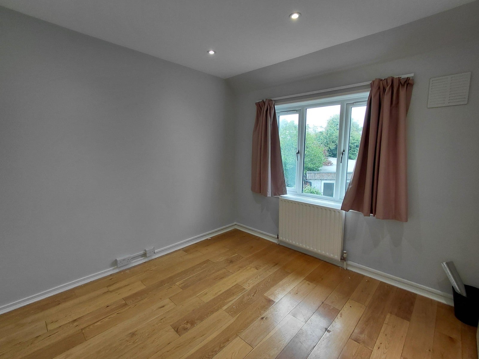 House Layfield Crescent in Greater London