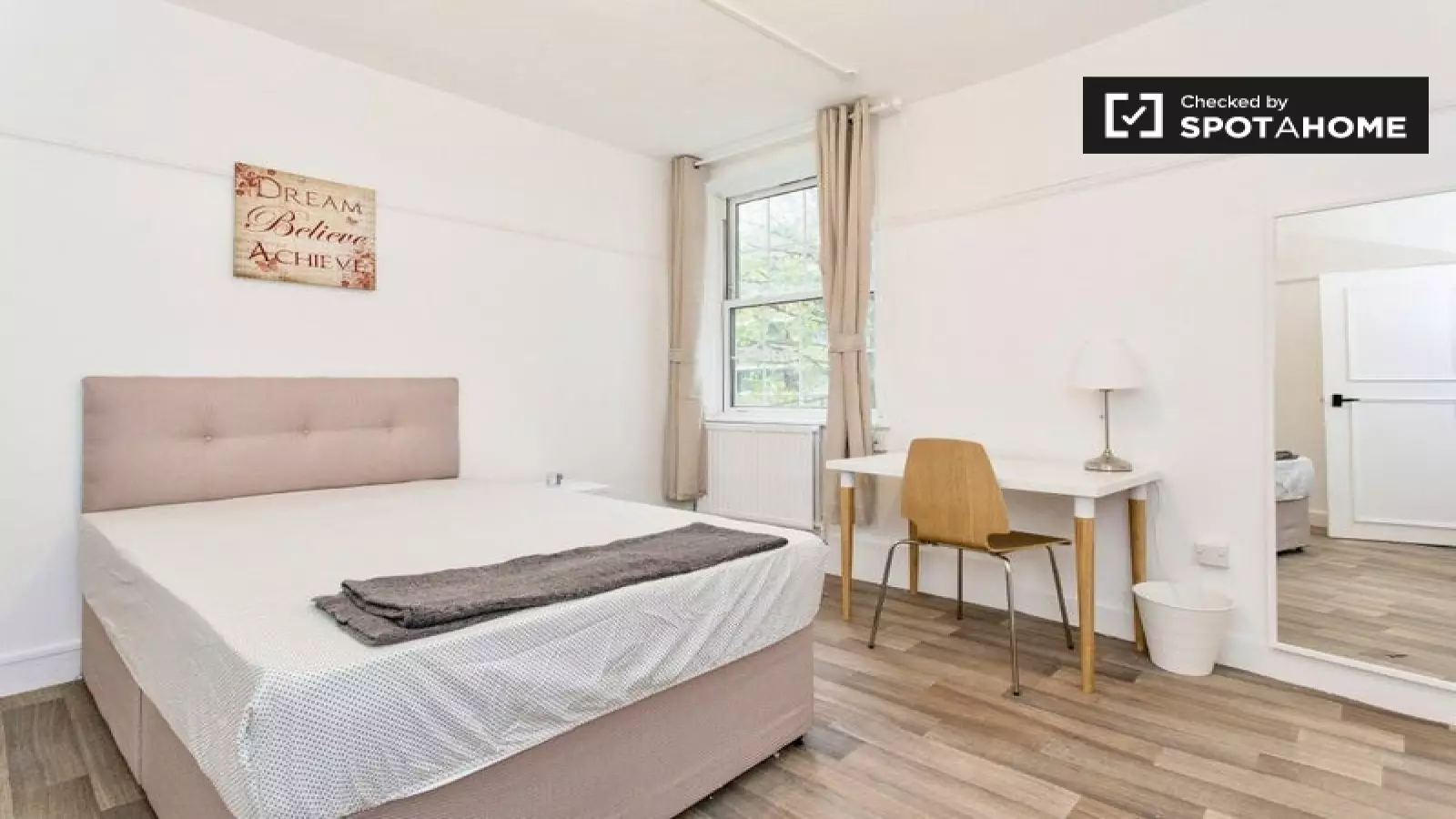 Flat Uxbridge Road in Greater London