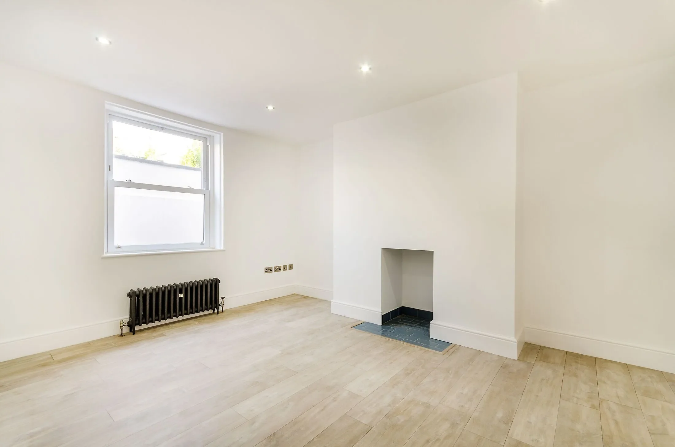 Flat Wordsworth Road in Greater London