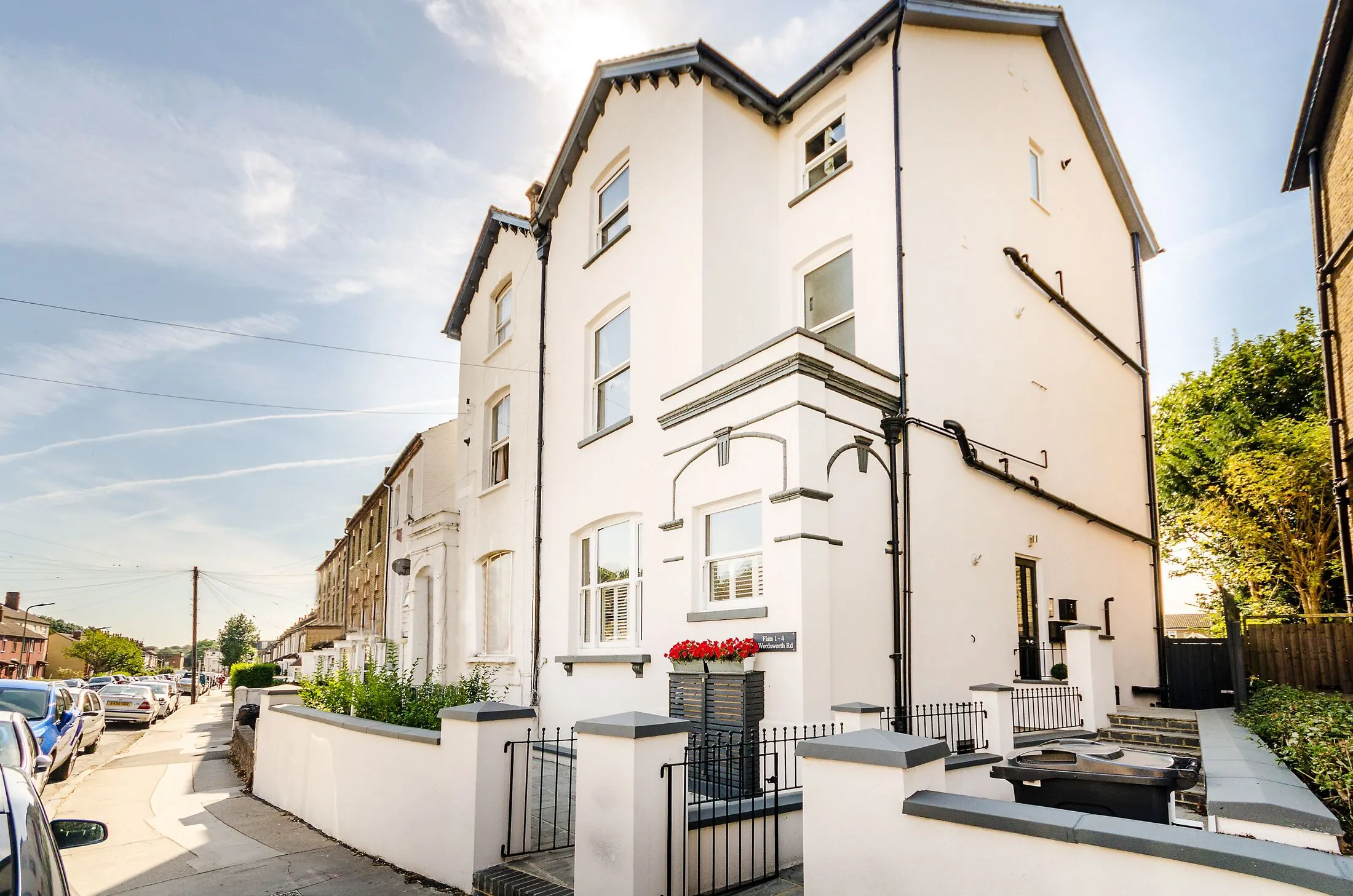 Flat Wordsworth Road in Greater London