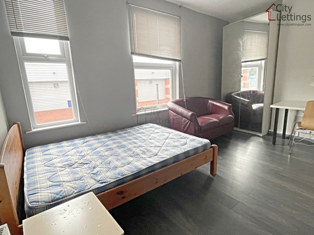 Flat Hartley Road in Nottingham