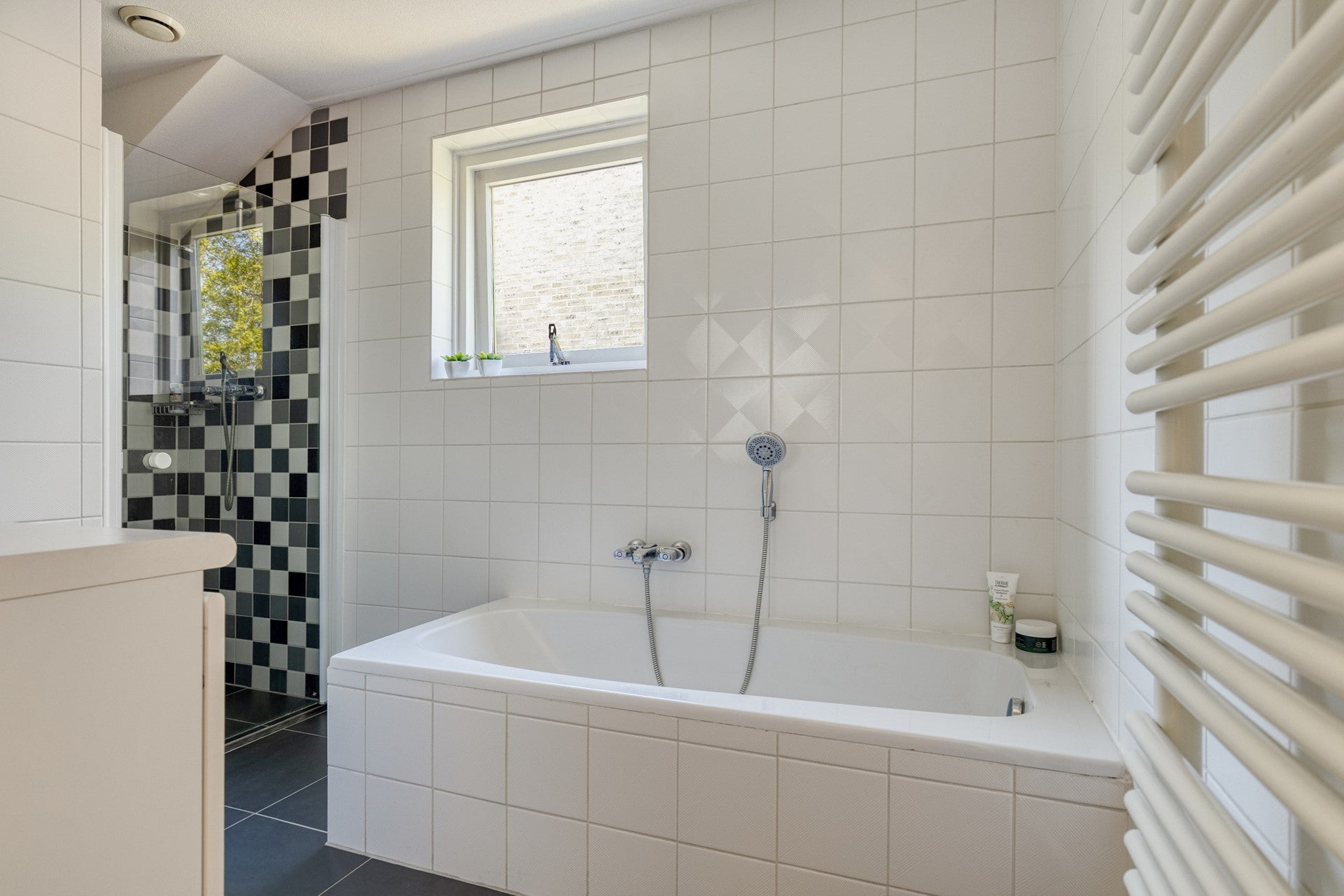 Twee-onder-één-kap te koop: Van Eijsingapark 5, Leiden