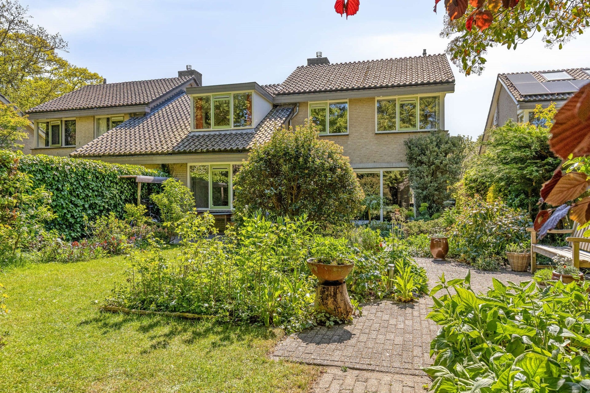Twee-onder-één-kap te koop: Van Eijsingapark 5, Leiden