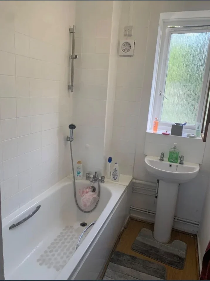 Flat Wickham Road in Greater London