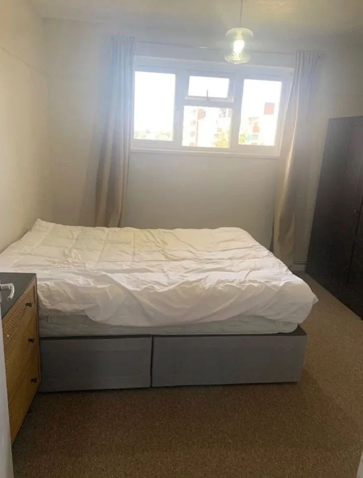 Flat Wickham Road in Greater London