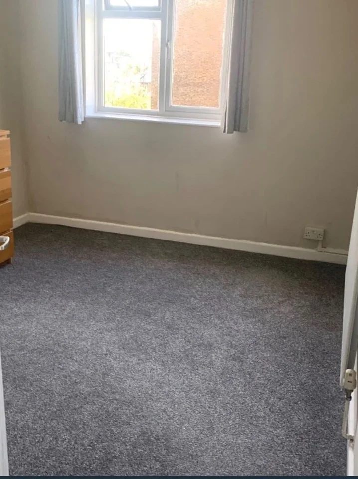 Flat Wickham Road in Greater London