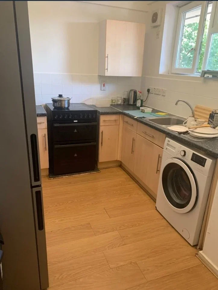 Flat Wickham Road in Greater London