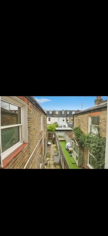 Flat Penwith Road in Greater London