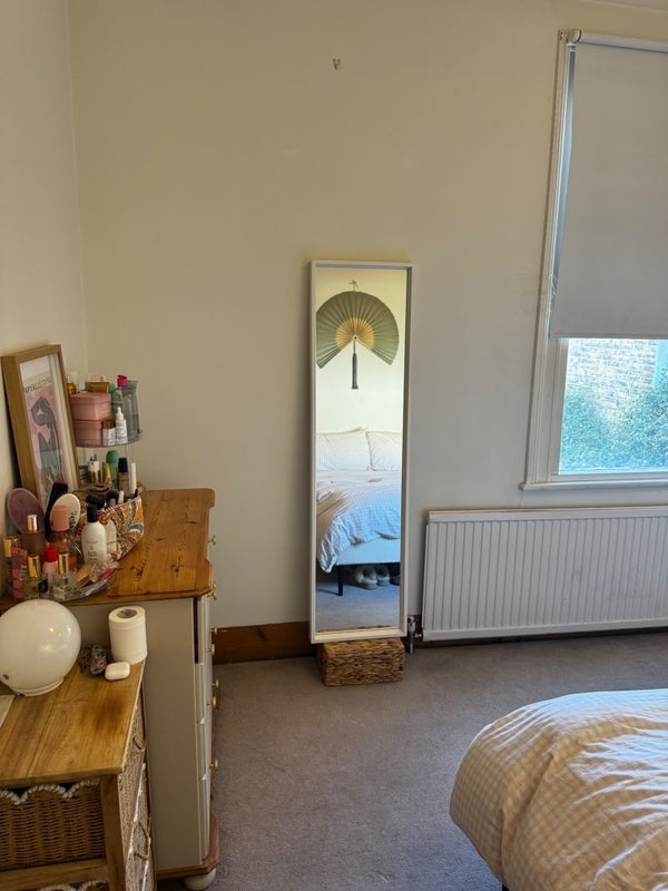 Flat Penwith Road in Greater London
