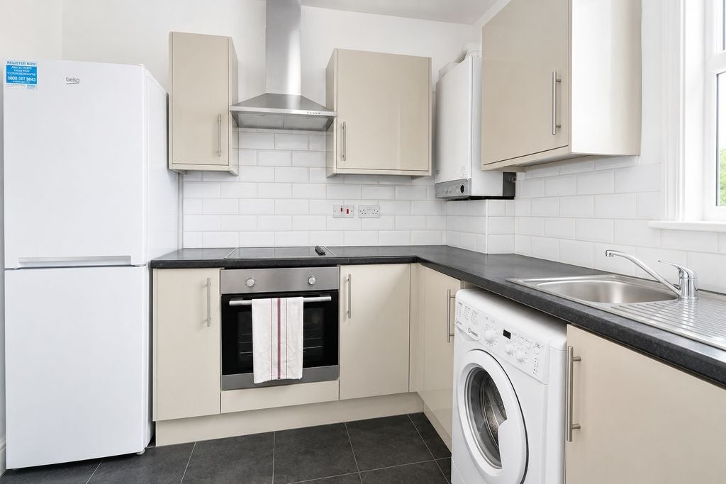 Flat Latymer Road in Greater London