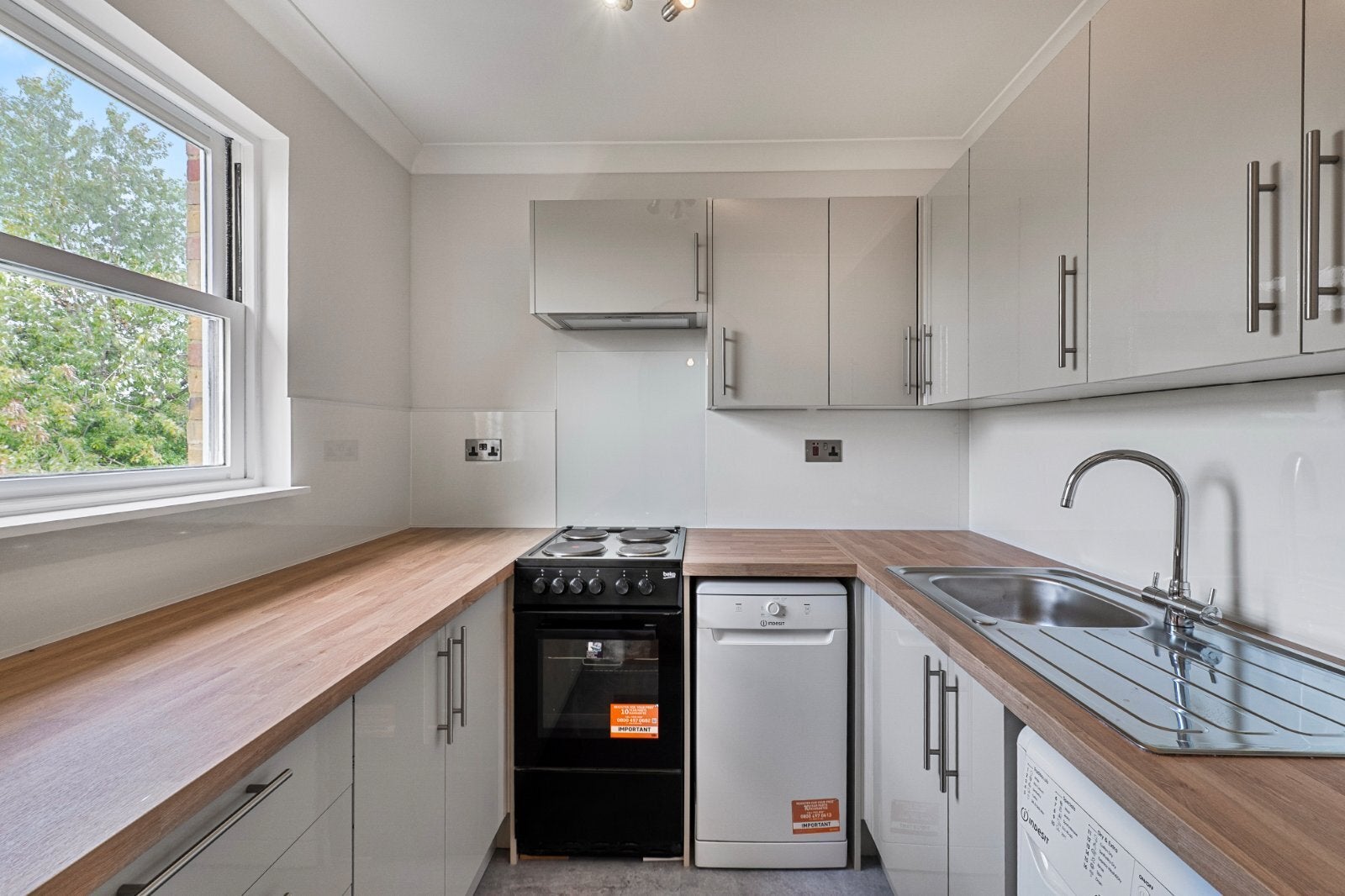 Flat East Hill in Greater London