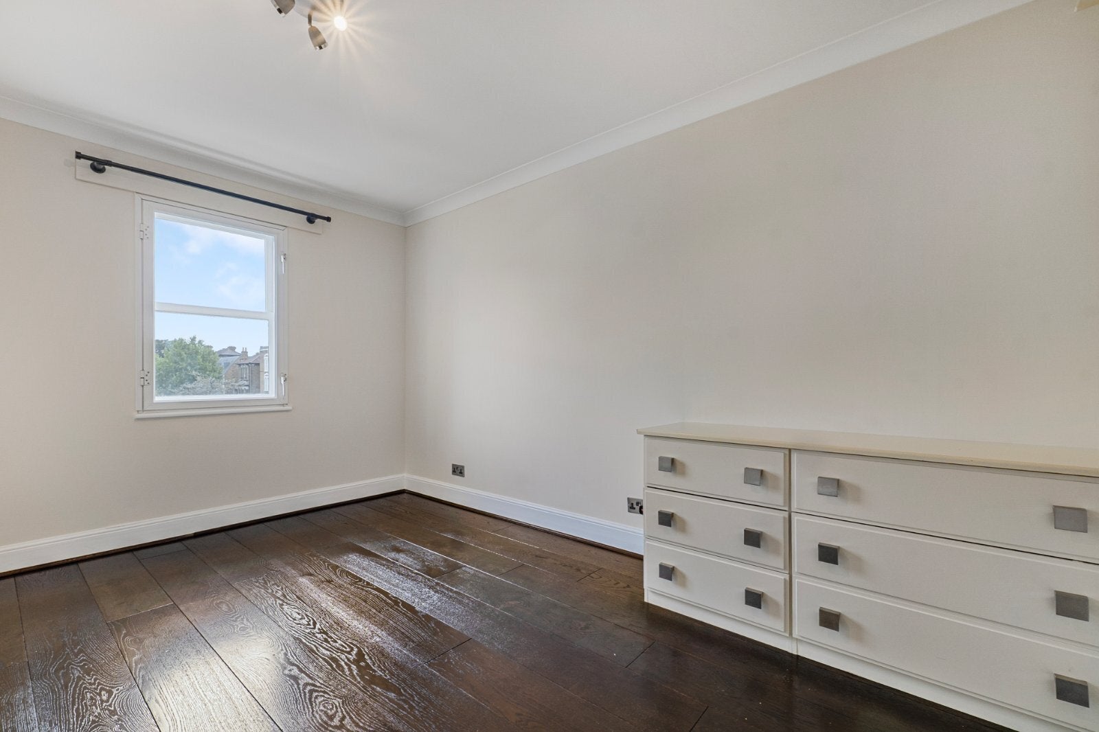 Flat East Hill in Greater London