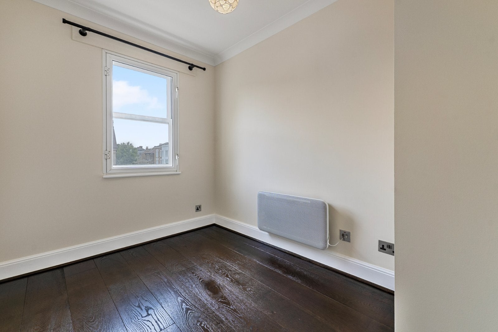 Flat East Hill in Greater London