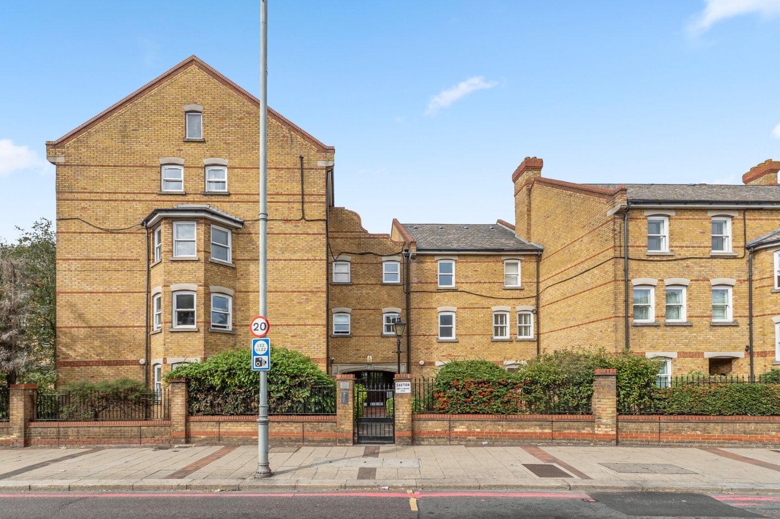 Flat East Hill in Greater London