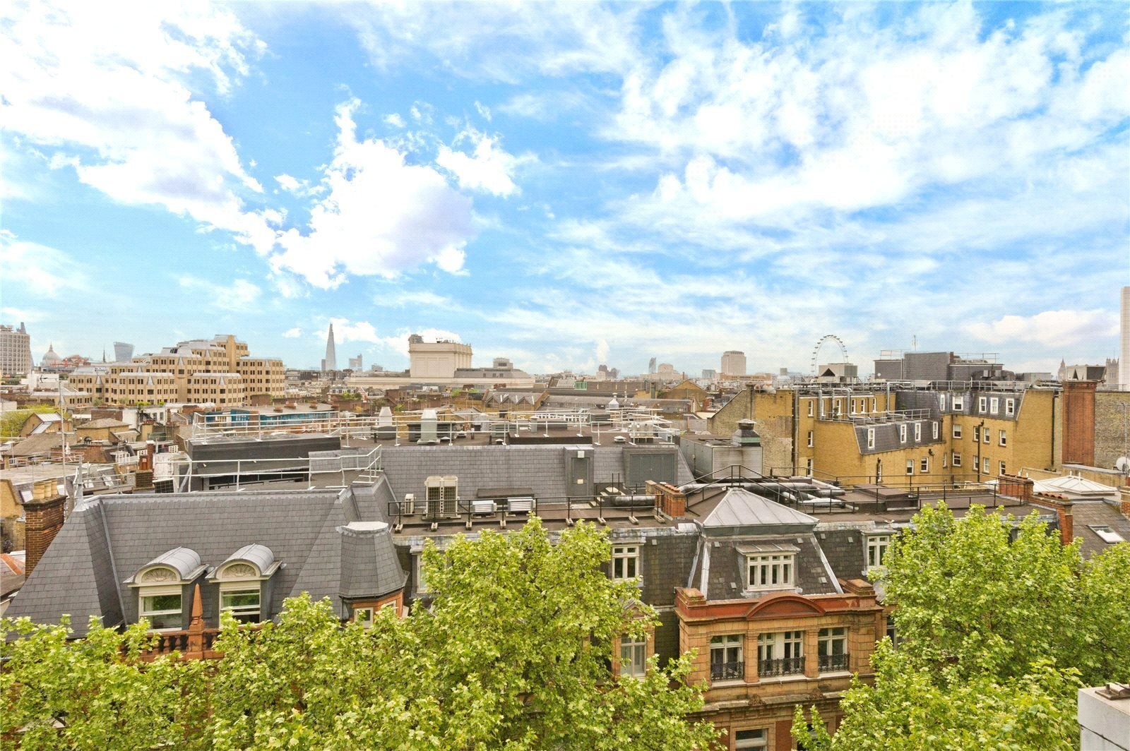 Flat Shaftesbury Avenue in Greater London
