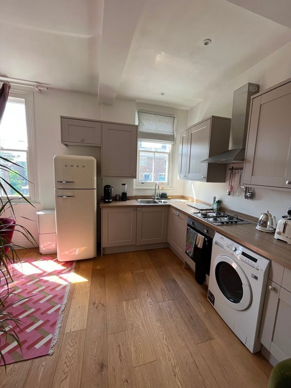 Room Mowll Street in Greater London