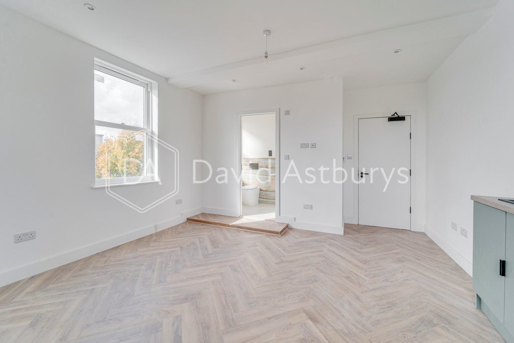 Flat Marlborough Road in Greater London
