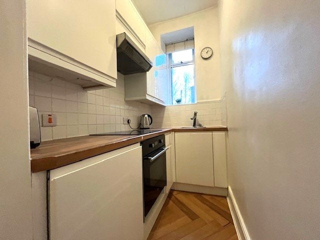 Flat Esslemont Avenue in Aberdeen City