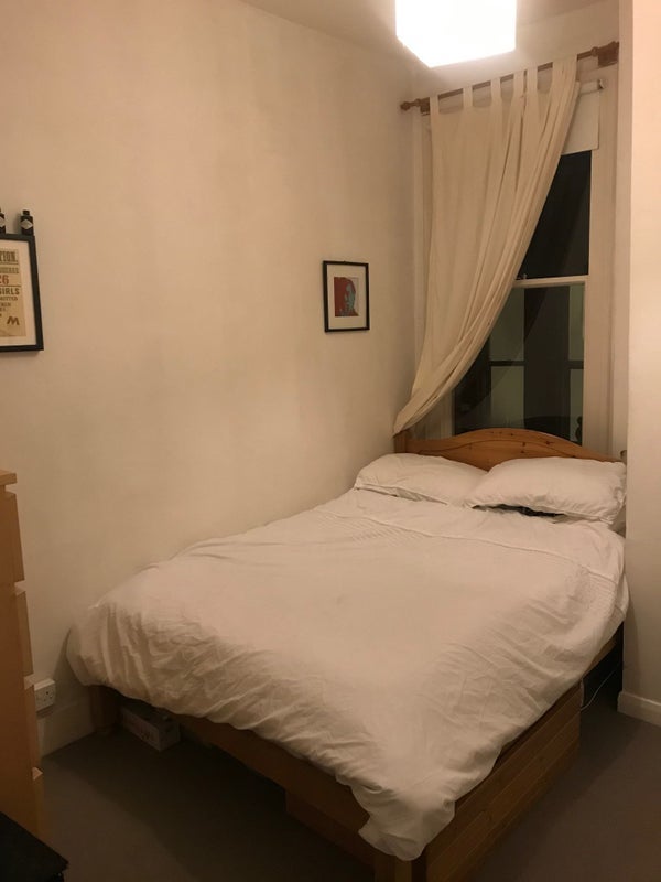 Room Buer Road in Greater London