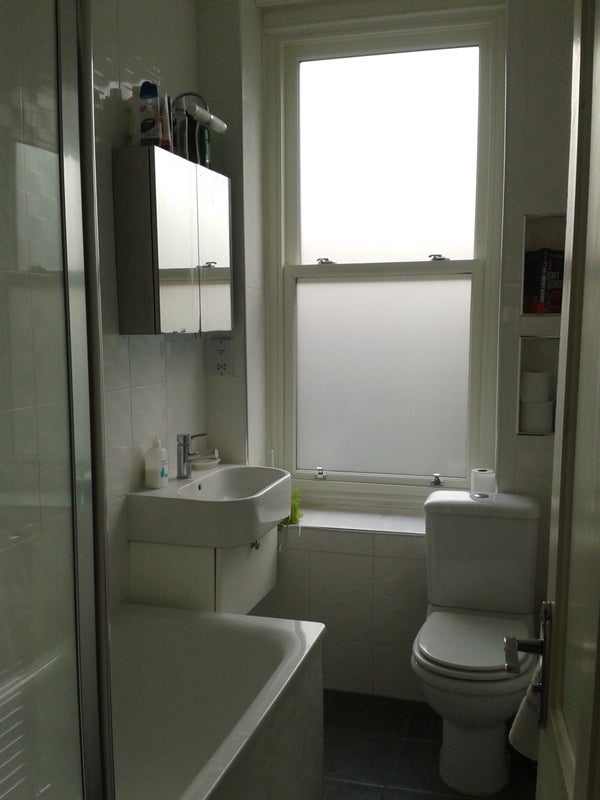 Room Buer Road in Greater London