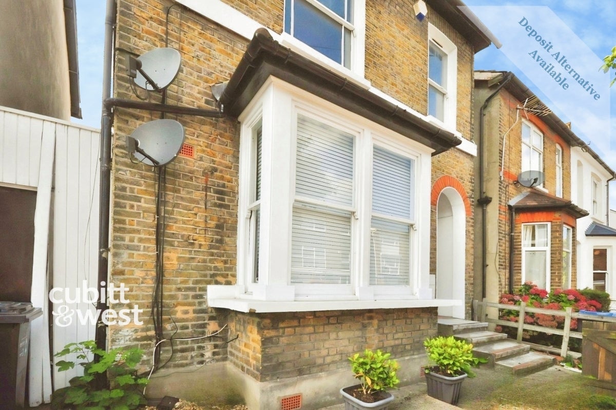Flat Old Horsham Road in Mole Valley