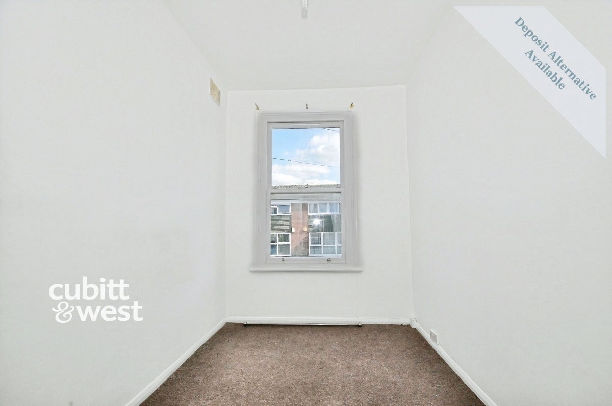 Flat Old Horsham Road in Mole Valley
