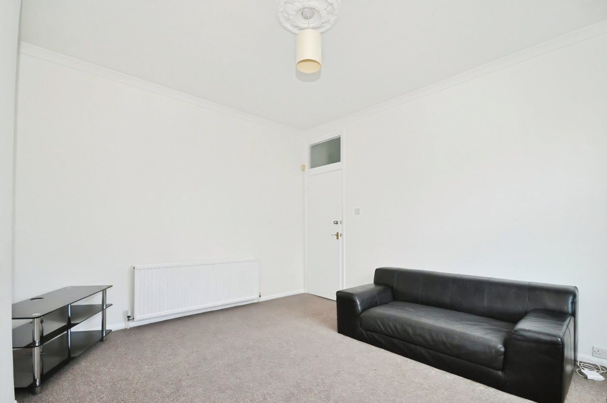 Flat Old Horsham Road in Mole Valley