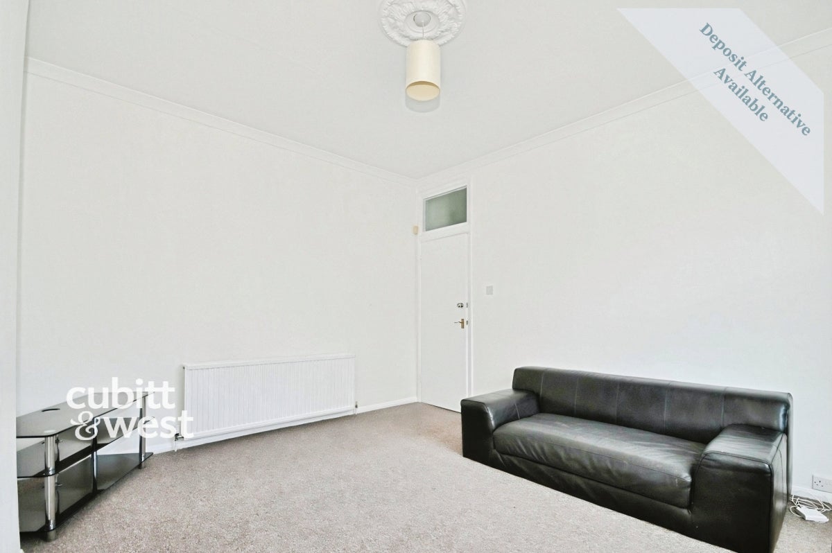 Flat Old Horsham Road in Mole Valley