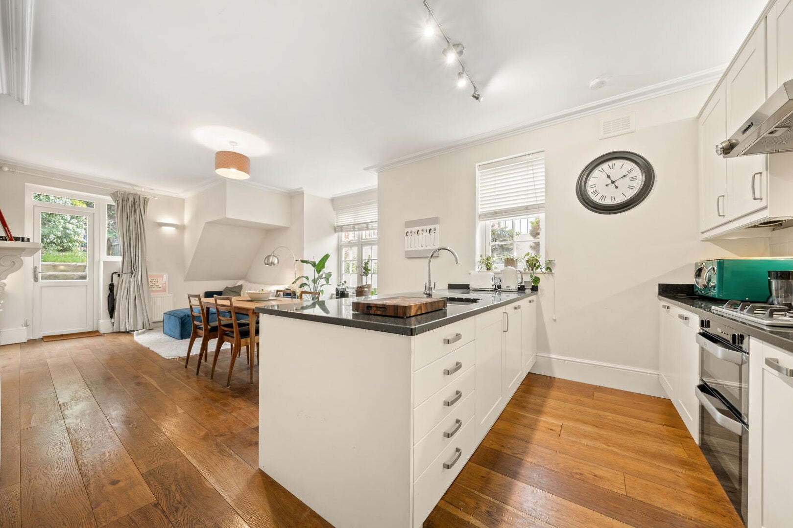 Flat Halford Road in Greater London