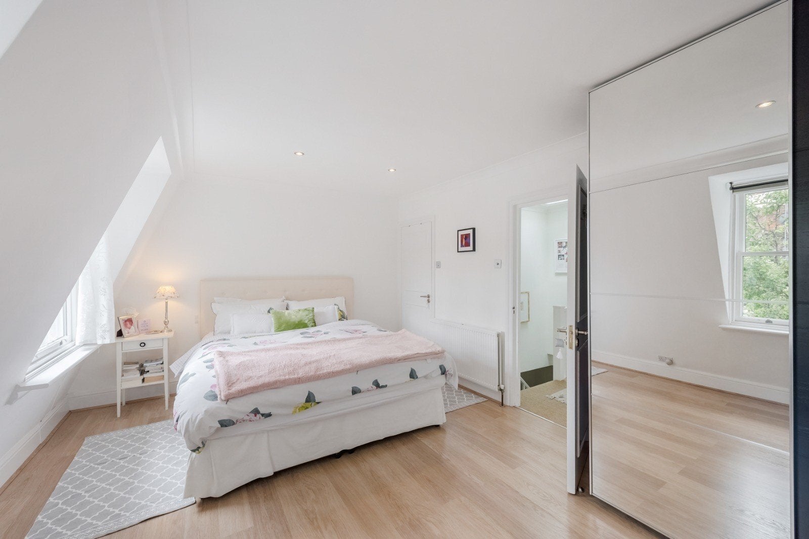Flat Burnaby Street in Greater London