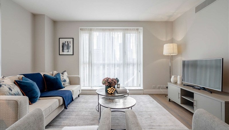 Flat Westferry Circus in Greater London