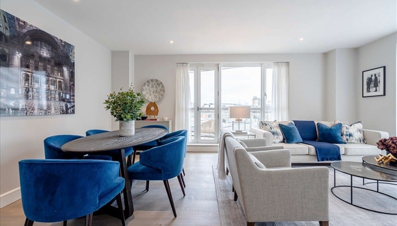 Flat Westferry Circus in Greater London
