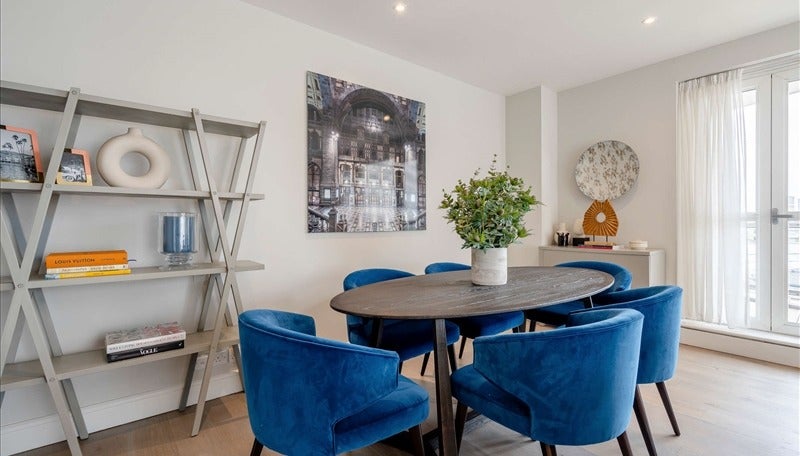 Flat Westferry Circus in Greater London