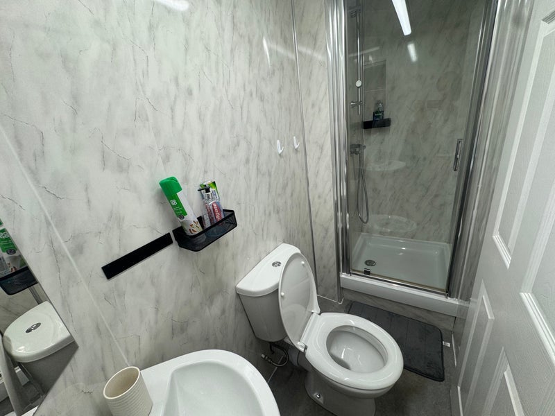 Room Montrose Walk in Greater London