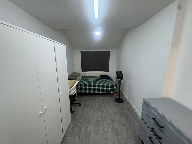 Room Montrose Walk in Greater London