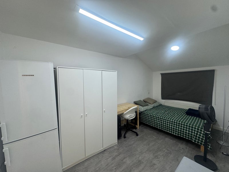 Room Montrose Walk in Greater London