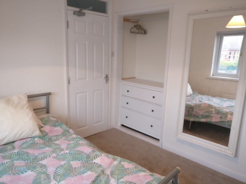Room Treefield Place in Bristol