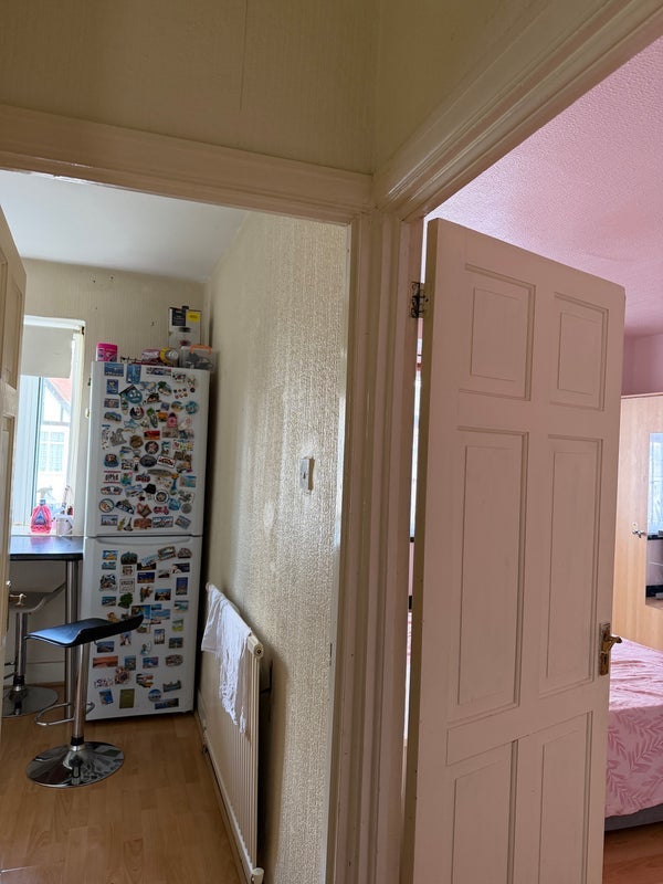 Room Rosslyn Crescent in Greater London