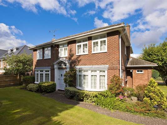 House The Knoll in Elmbridge